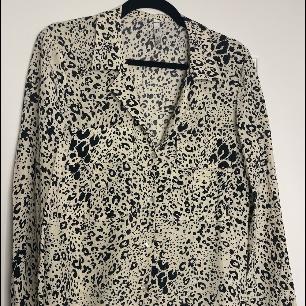 Zara trf collection Black and Cream Animal Print Button up Blouse Size M